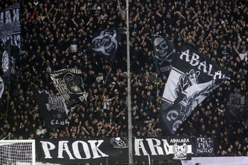 Καθολική αποθέωση για τον Λουτσέσκου από τον κόσμο του ΠΑΟΚ