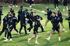 Το πλάνο του Λουτσέσκου για τη νίκη κόντρα στη Γιουνγκ Μπόις