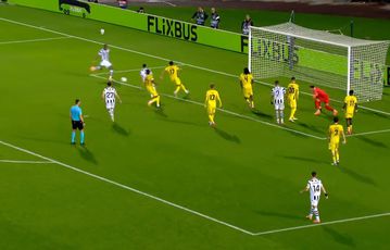 «Πάρε - βάλε» από τον Κένι στον Μπάμπα που έκανε το 4-0 του ΠΑΟΚ κόντρα στη Γιούνγκ Μπόις