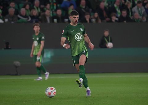 Οι δύο αγγλικές ομάδες που γράφουν στο νησί πως παρακολουθούν στενά τον Κουλιεράκη