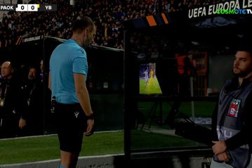 Με δέκα η Γιουνγκ Μπόις από το 6' μετά το σκληρό μαρκάρισμα του Γκίγκοβιτς στον Γιακουμάκη