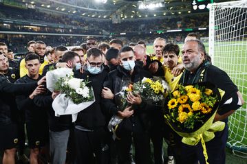 «Μάριε ζεις για πάντα ΑΕΚτζής», παίκτες της Ένωσης και ο δακρυσμένος Ηλιόπουλος τίμησαν τη μνήμη του (pics+vid)