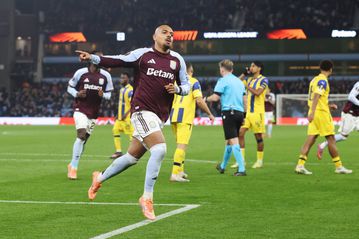 Άνετη νίκη της Άστον Βίλα κόντρα στη Μακάμπι - Πέρασε από τη Γλασκώβη η Ρόμα