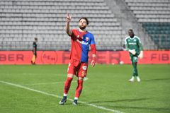 Ο Χάμουλιτς από την άσπρη βούλα το 1-1 του Βόλου