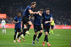 Η Ίντερ «σκόρπισε» την Κόμο και πάτησε κορυφή