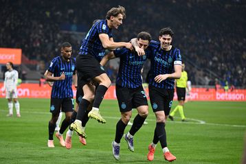 Η Ίντερ «σκόρπισε» την Κόμο και πάτησε κορυφή