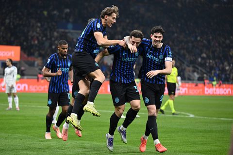 Η Ίντερ «σκόρπισε» την Κόμο και πάτησε κορυφή