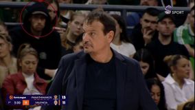 Παίκτης της Φενέρμπαχτσε παρακολούθησε το Παναθηναϊκός - Βαλένθια με... κουκούλα (pics)