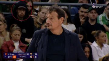 Παίκτης της Φενέρμπαχτσε παρακολούθησε το Παναθηναϊκός - Βαλένθια με... κουκούλα (pics)