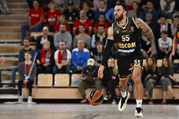 Ο Μάικ Τζέιμς «τρόλαρε» έναν φίλο του Ολυμπιακού για το ΣΕΦ (pic)