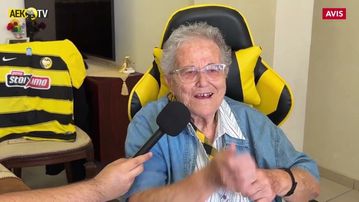 Η 83χρονη κυρία Σοφία συγκινεί με την αγάπη της για την ΑΕΚ (vid)