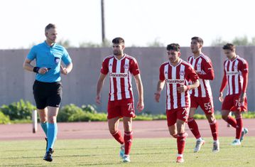 Ο κόσμος του Ολυμπιακού δεν άφησε την ομάδα να συνεχίσει… (vids)