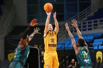 ΑΕΚ: Αμφίβολοι Στρέλνιεκς και Κόνιαρης με τον Ολυμπιακό