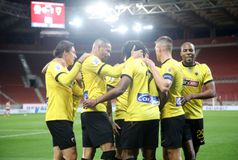 Το ντέρμπι βάφτηκε «κιτρινόμαυρο» - Βράζει ο Ολυμπιακός με τη διαιτησία