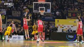 ΑΕΚ - Ολυμπιακός: Ο Παπανικολάου πρόλαβε το χρονόμετρο και σκόραρε