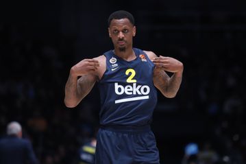 Στην Αθήνα για την ΑΕΚ ο Τζέιμς Νάναλι - Η μέρα και ώρα της άφιξης