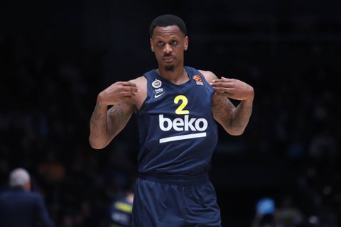 Στην Αθήνα για την ΑΕΚ ο Τζέιμς Νάναλι - Η μέρα και ώρα της άφιξης