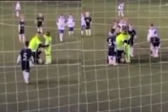 Τρομερός διαιτητής σε αγώνα κατηγορίας junior στην Ισπανία: Του «συγχώρησε» το φάουλ που έκανε όταν έβαλε τα κλάματα