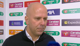 Η απίστευτη γκάφα του Σλοτ: «Ο Μέσι και ο Κριστιάνο δεν έπαιξαν στην Premier League αλλά δεν θέλω να τους υποβιβάσω...»