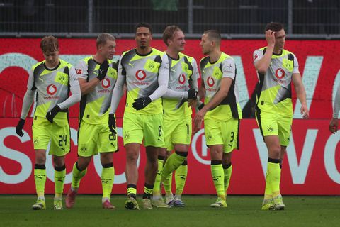 Η Ντόρτμουντ «λύγισε» τη Βόλφσμπουργκ παρά το γκολ του Κουλιεράκη - Νίκη με υπογραφή Σάλιακα για τη Ζανκτ Πάουλι