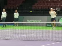 Το ζέσταμα του Σακελλαρίδη πριν τον εναρκτήριο αγώνα του στο Davis Cup