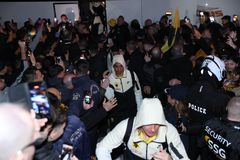 «Τρέλα» στις Σέρρες για την ΑΕΚ, χαμός στην υποδοχή της αποστολής (vid)