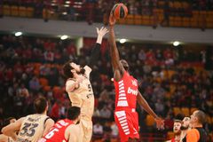 Ολυμπιακός: Στον πάγκο ο Φαλ αλλά δεν θα παίξει κόντρα στη Βιλερμπάν