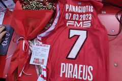 Ολυμπιακός - Μπαρτσελόνα: Διαπίστευση, λουλούδια και μια φανέλα στη θέση του Παναγιώτη Γκαραγκάνη