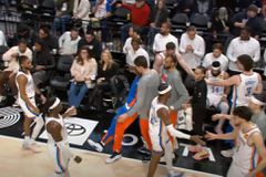 Σοκαριστικό: Ο Μπισμάκ Μπιγιόμπο λιποθύμησε ξαφνικά και σωριάστηκε στο έδαφος (vid)