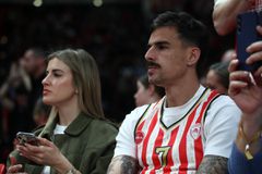 Στο ΣΕΦ για το Ολυμπιακός - Παρτίζαν ο Ντάνι Γκαρθία φορώντας φανέλα του Βασίλη Σπανούλη