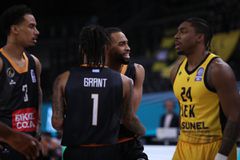 ΑΕΚ - Προμηθέας: Ένταση μετά το αντιαθλητικό φάουλ του Χάρις στον Χαραλαμπόπουλο