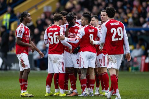 Η Άρσεναλ αν αγχώθηκε κόντρα στην Μάνσφιλντ, προκρίθηκε στα προημιτελικά του FA Cup