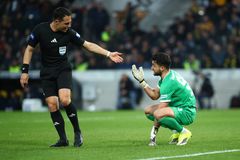 Γιατί ο τερματοφύλακας της ΑΕΛ Novibet διαμαρτυρήθηκε έντονα στον διαιτητή μετά το ματς με την ΑΕΚ