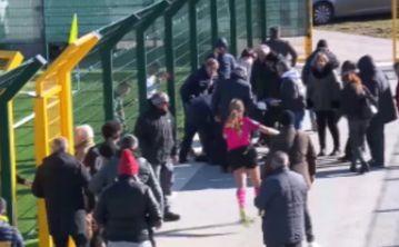 Γυναίκα διαιτητής και φοιτήτρια Ιατρικής έκανε ντεμπούτο στην τέταρτη κατηγορία και κατέληξε να κάνει ανάνηψη σε οπαδό! (vid)