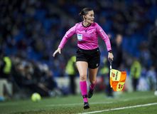 Η επίθεση με μπουκάλια και νομίσματα, η θητεία στον στρατό και η γυναίκα - πρότυπο στην Ισπανία: Ποια είναι η βοηθός διαιτητή του Θέρο Γκράντε στη Λεωφόρο (vids)