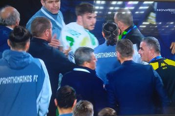 Χαμός με Ιωαννίδη στο «Βικελίδης»: Έντονος διάλογος με Μάντζιο και γενική σύρραξη (pics)