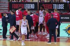 Τρομερό σκηνικό: Ο Μπαρτζώκας κάλεσε τάιμ-άουτ και έφυγε από τον πάγκο χωρίς να πει κουβέντα στους παίκτες (vid)