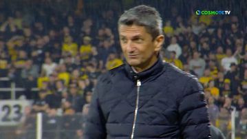 Η επιστροφή του... σκούφου για τον Λουτσέσκου μετά τη βροχή στην «OPAP Arena»