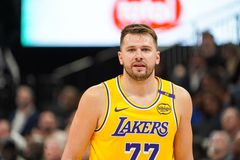 Ο Ντόντσιτς αποκάλυψε την... ιδιαίτερη πηγή έμπνευσης των Λέικερς για τη νίκη επί των Θάντερ! (vid)