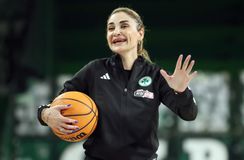 Η Σελέν Ερντέμ ενεπλάκη σε τροχαίο παρασύροντας οδηγό μοτοσυκλέτας (vid)