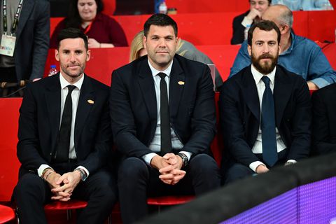 Περνάνε τα χρόνια: Ρούντι, Σέρχιο και Ρέγιες με κουστούμια στον πάγκο της Ρεάλ