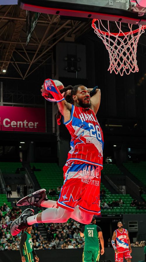 Οι Harlem Globetrotters έφτασαν στην Θεσσαλονίκη και ξεσηκώνουν το κλειστό στα εκπαιδευτήρια «Μαντουλίδη» (vids)