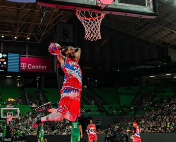 Οι Harlem Globetrotters έφτασαν στην Θεσσαλονίκη και ξεσηκώνουν το κλειστό στα εκπαιδευτήρια «Μαντουλίδη» (vids)