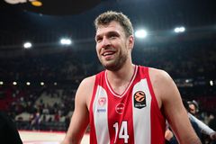 Βεζένκοφ: «Η πρωτιά δεν μας δίνει τίποτα - Όλοι είμαστε περήφανοι για τον Ντόρσεϊ»