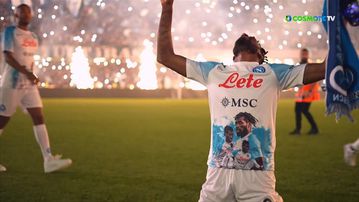 Συγκλονιστικές εικόνες στο «Ντιέγκο Αρμάντο Μαραντόνα» - «Λαμπάδιασε» η Νάπολη (vid)