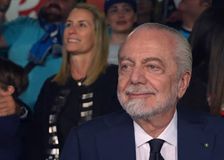 Τα χαμόγελα του Ντε Λαουρέντις στη φιέστα της Νάπολι (vid)