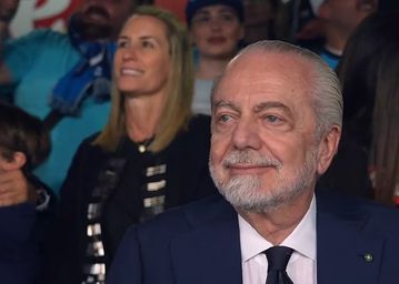 Τα χαμόγελα του Ντε Λαουρέντις στη φιέστα της Νάπολι (vid)