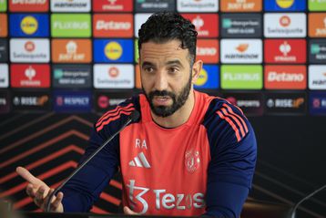 Αμορίμ για τις φήμες γύρω από τον Μπρούνο Φερνάντες: «Είναι ηγέτης και αρχηγός μας»