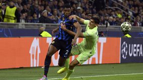 Αυτός είναι ο Ντένζελ Ντούμφρις: Aπό τα αλώνια στην κορυφή, οι απίστευτες διαμάχες και ο ηρωικός ρόλος με την Ίντερ κόντρα στην Μπαρτσελόνα