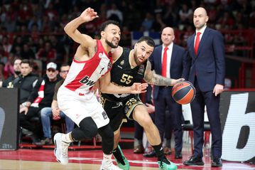 Μάικ Τζέιμς για το ματσάρισμα με τον Ολυμπιακό: «Μοιάζει να είναι αναπόφευκτο να παίζουμε πάντα με αυτούς»